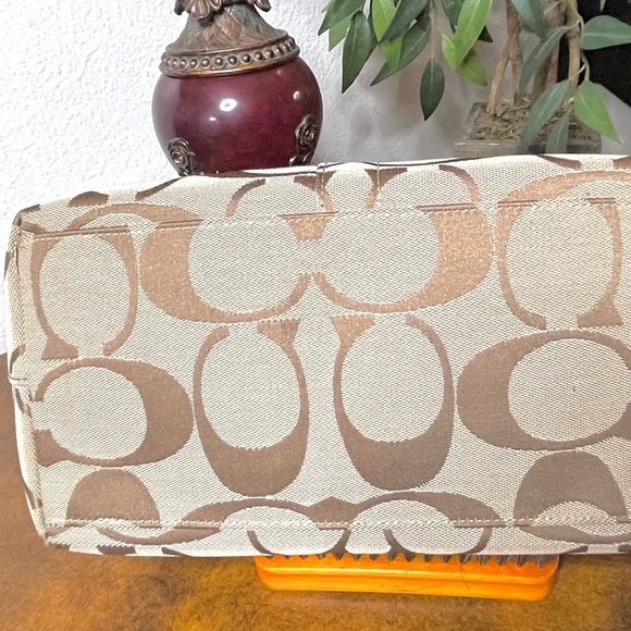 COACH Signature Canvas Shoulder Bag, No. F13581 - Picture 6 of 10